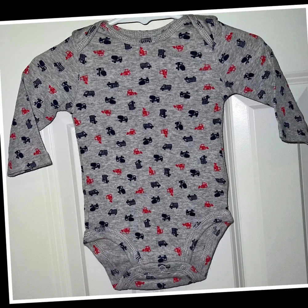 4/$10 •Carters 0-3m firetruck onesie🚒NWOT🚒 - Picture 1 of 3